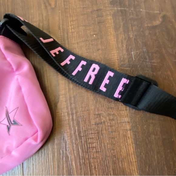Jeffree Star Cosmetics Hot Pink Side Bag Crossbody Makeup Black Adjustable Strap - Picture 5 of 10